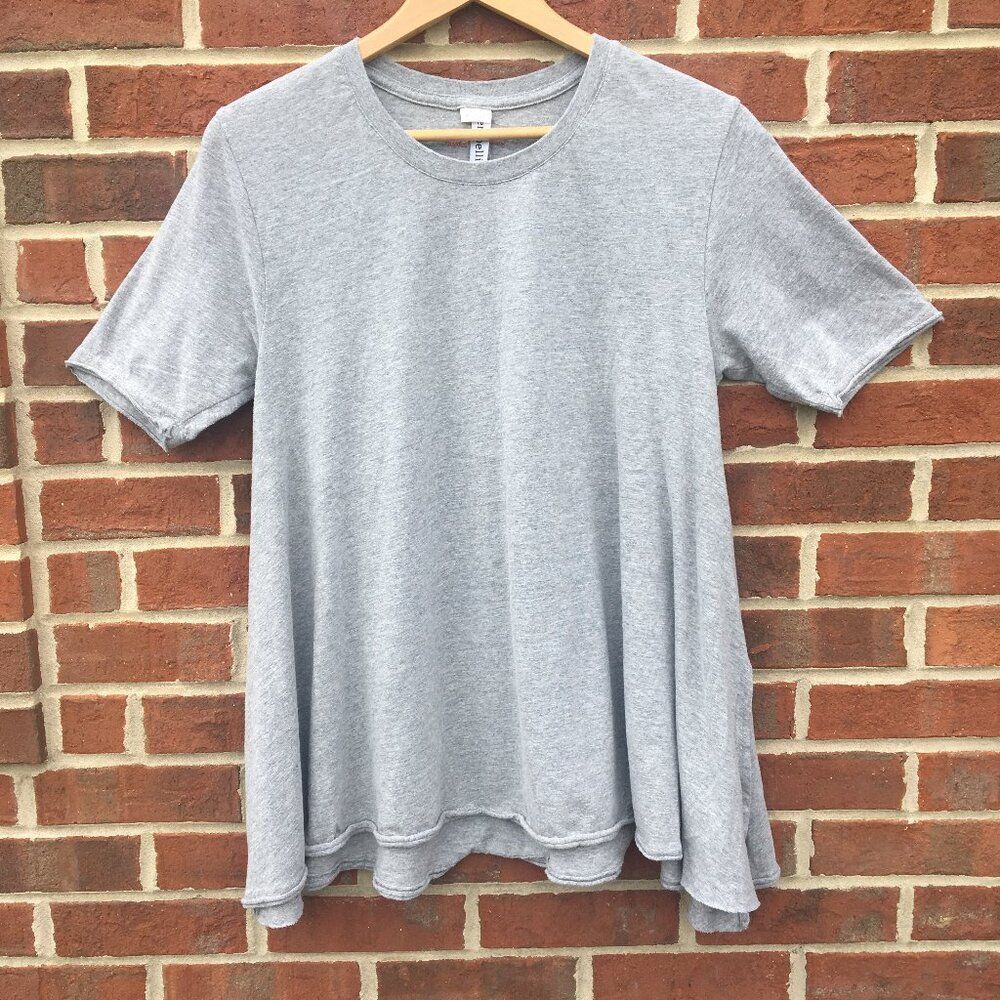 Embellish Tee Womens Medium Gray Raw Hem Flowy Athleisure